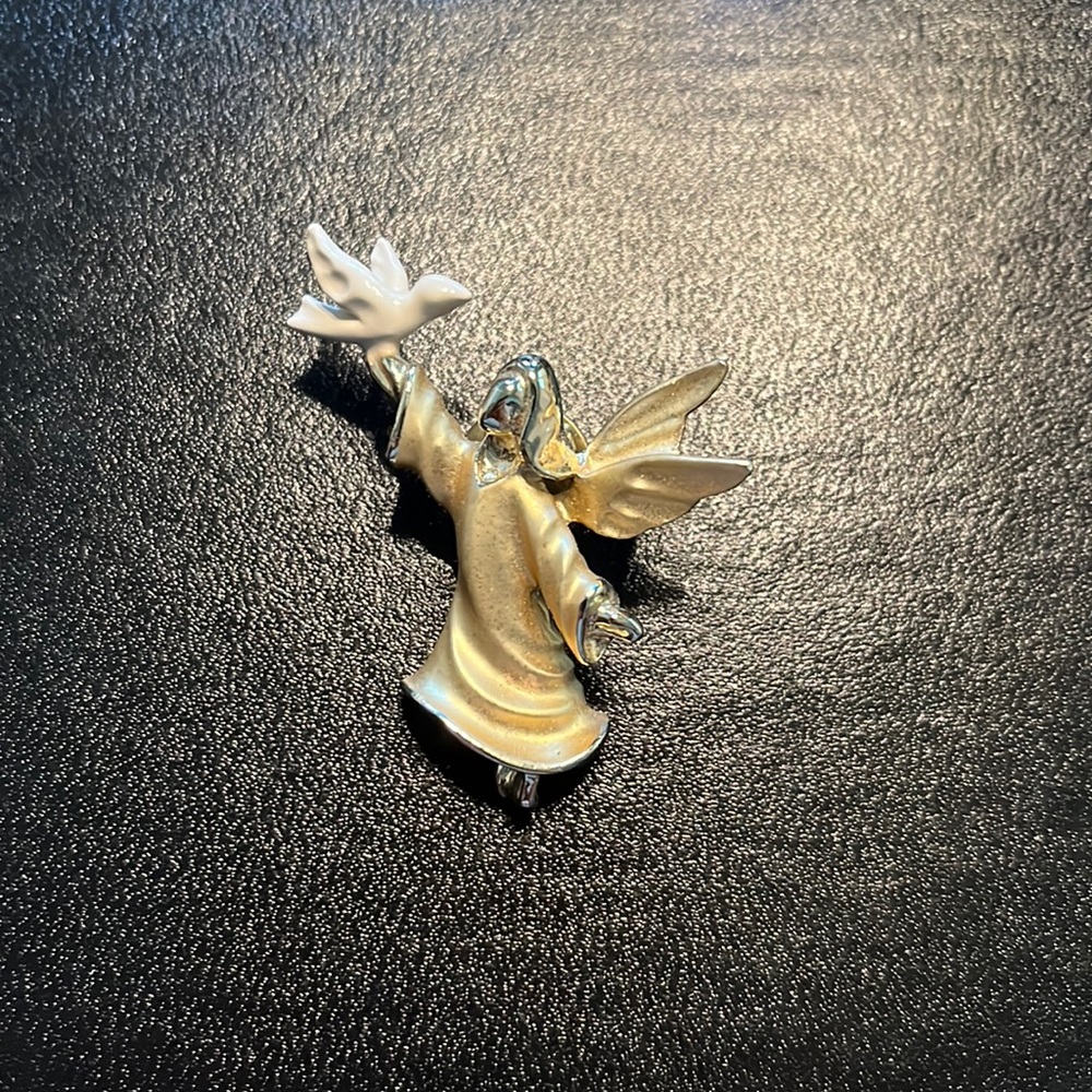 Vintage Giusti Gigio Angel brooch